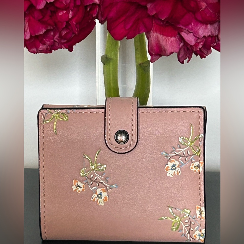 COACH 1941 Glovetanned Leather Trifold Compact Wallet w/Floral Bow Embossing